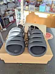 Ugg Kids Sport Yeah Black Platform Slide Sandals W Box Size 1 Comfortable & Styl