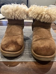 UGG Australia Kids Size 6 ,Classic Short Boots Chestnut 5251 Y Youth