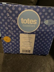 Totes Toasties KIDS SHARK SLIPPERS New In Box Kids M 13-1