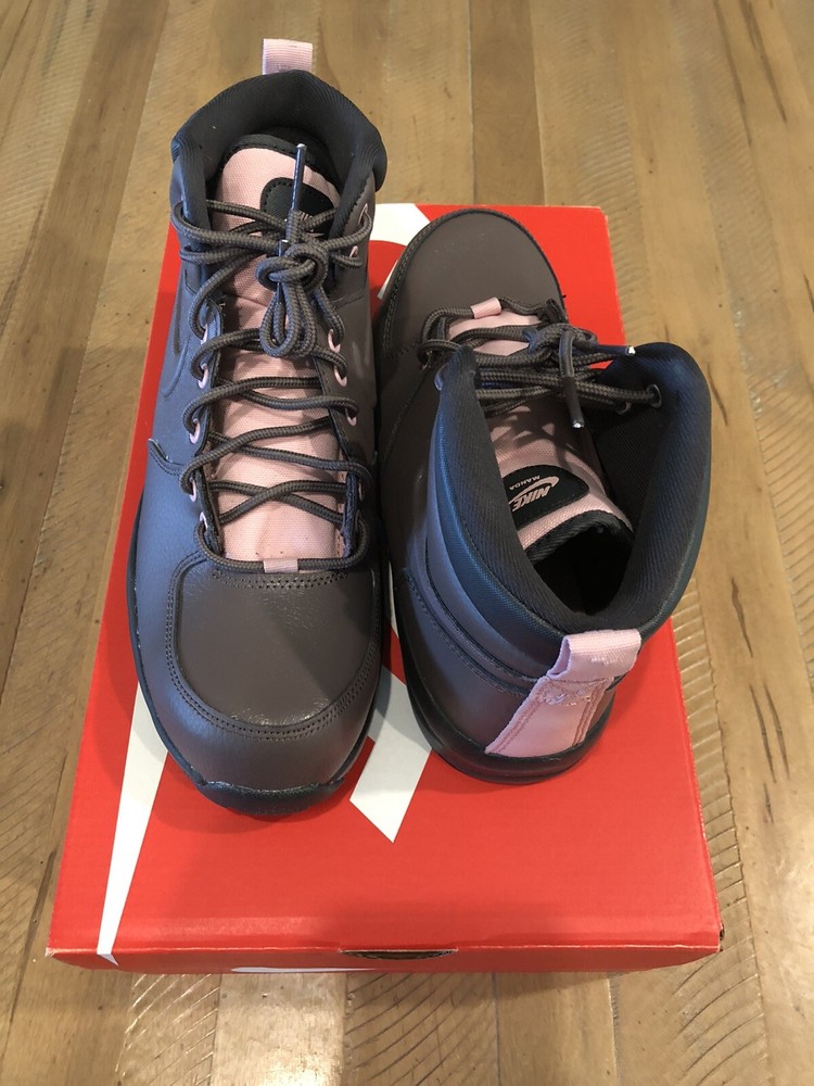 Big Kid Nike Manoa Leather Boots Violet Ore/Dark Smoke Grey/Pink Glaze 7Y
