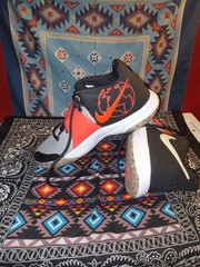 Nike Boys Kyrie Flytrap SE Boys Basketball Shoes Sz 6Y Youth Black Orange