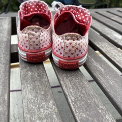 Converse Chuck Taylor All Star Juniors White Red Heart Low Shoes Size 2 *read*