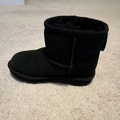 UGG Classic Mini Black Suede Ankle Bootie w/ Faux Fur Trim Children’s US 10