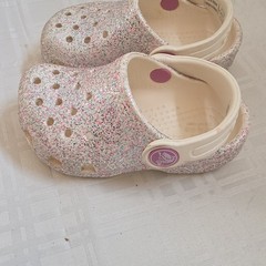 Crocs Classic Kids Glitter Speckled Clog Sandals White/Pink/Blue US C5 Strap
