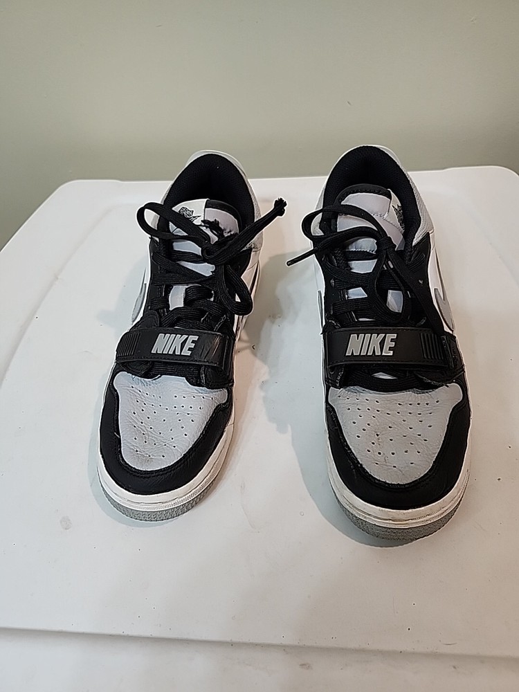 Nike Air Jordan Legacy 312 Low (GS) Size 6.5y Black White Gray CD9054-105 USED