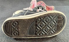 Converse Hello Kitty x Chuck Taylor All Star Madison Ox Black Size 11.5 Kids EUC