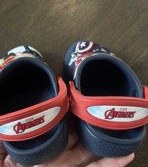 Crocs Marvel Avengers Blue Clogs Youth Child’s Size 6C Iron Man Captain America