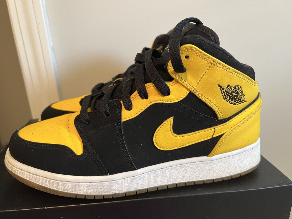 Jordan Retro 1 Mid GS New Love Size 7Y 554725 035 Black Yellow – Great Condition