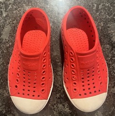 Native Jefferson Child Shoes – Torch Red – c8 (toddler 8)
