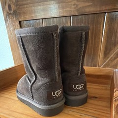 UGG Brown Sheepskin Shearling Style Mid-Calf Pull-On Round Toe Boot Toddler 6