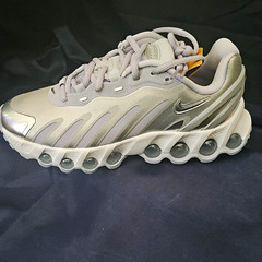 Nike Air Max Dn8 GS Gray/Silver Low Top Lace-Up Sneakers Kids US 4Y HF7310
