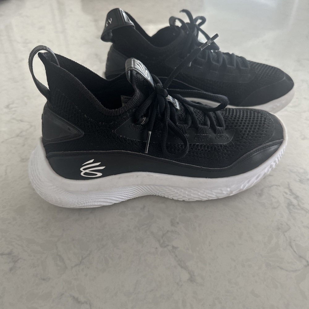 Size 6.5 (GS) – Under Armour Curry Flow 8 Low Black White