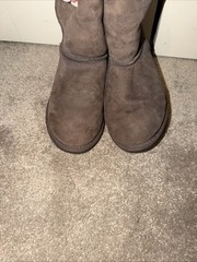 UGG Kids Classic Short Boot, Size 3 Chestnut Brown Sheepskin Suede – Pre Owned
