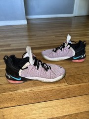 Size 6 (GS) – Nike LeBron 18 Low Graffiti