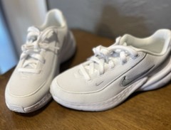 Nike uplift SC White Size 6Y, IF1749-101
