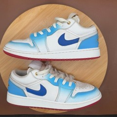 Jordan 1 Low SE University Blue Gradient (GS) Sz 6.5Y