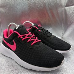 Size 6.5Y Nike Tanjun (GS) Black Pink Kids Low Top Running Sneakers 818384-061