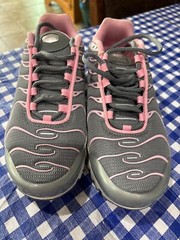 Kids Nike Air Max Plus GS Trainers CD0609 008 Grey/Pink Size US 4.5Y