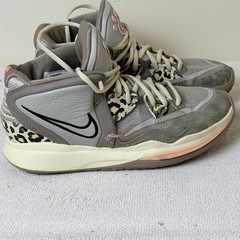 Nike Kyrie Infinity Leopard Camo Boys Size 6 Gray Basketball Shoes Sneakers