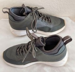 Heelys Piper HE100240 Youth Size 4Y Gray and White Skate Sneakers Shoes