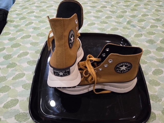 Converse chuck 70 high top platform unisex.8 for BOYS,9.5 for GIRLS.