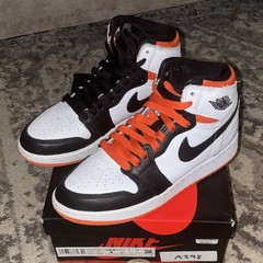 Nike Air Jordan 1 Mid SE White/Black/Orange GS 4Y (575441-180)