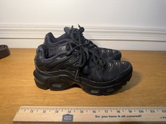 Nike Air Max Plus „Triple Black“ sneakers Youth Sz 5.5 CD0609-001 Retro