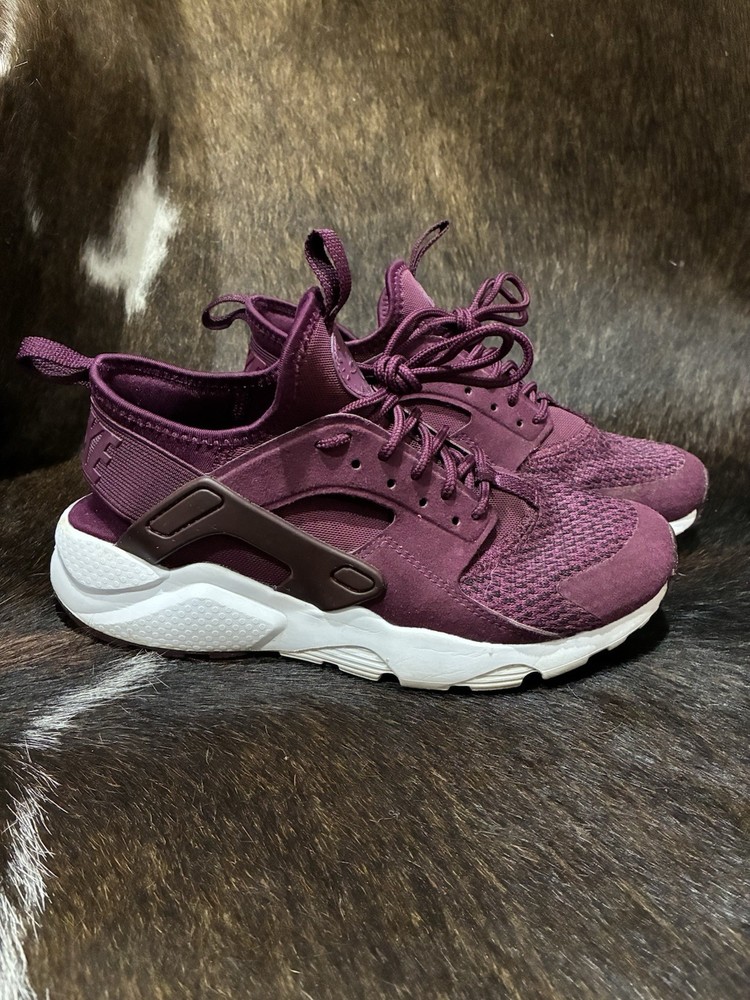 Nike Huarache Air Size 4y Maroon. Great Condition No Box See Photos and Desc