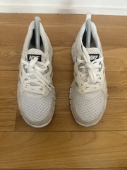 NIKE (GS) FREE RUN 2/ WHITE/BLACK/GREY/ 5.5 YOUTH/ DD0163-100