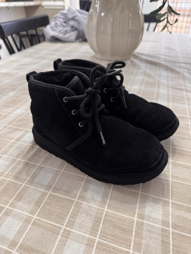 UGG Neumel II Black Suede Chukka Boots Unisex Kids US Size 2 Shearling Lined