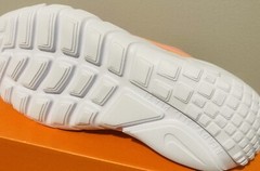 Youth NIKE Flex Runner 2 – Size 7 – Just Do It !!