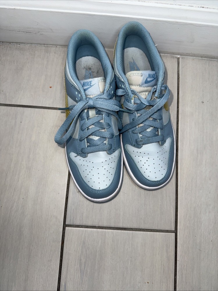 Nike Dunk Low „Ocean Bliss“ sneakers in a women’s colorway