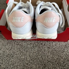 Size 3.5 (GS) – Nike Cortez Basic SL Low White Pink
