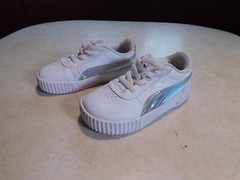Classic Puma Carina Metallic silver strip White Kids Sz 9 Elastic Laces Sneakers