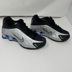 Size 5Y/6.5W – Nike Shox R4 Metallic Silver Picante Sneaker CW2626-004 NEW