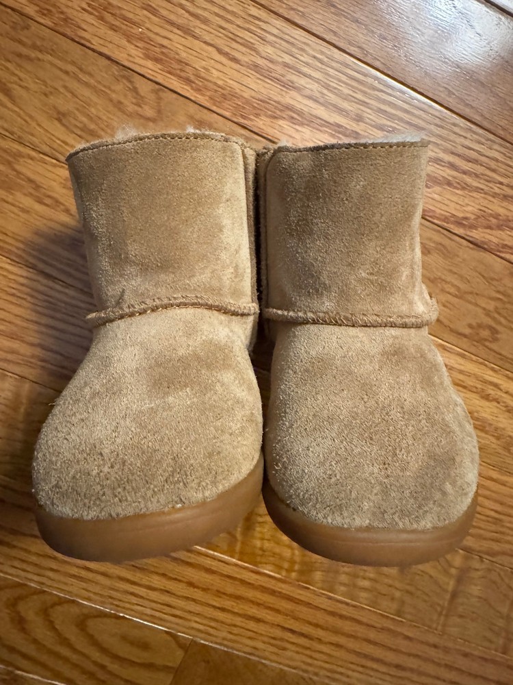 UGG Boots Junior 7 Keelan Shearling Beige Pull On Comfort Ankle Top SN 1096089T