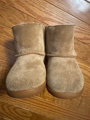 UGG Boots Junior 7 Keelan Shearling Beige Pull On Comfort Ankle Top SN 1096089T