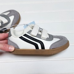 NWT Cat & Jack Dakota Retro Hook & Loop Closure Court Sneakers Size 10 White
