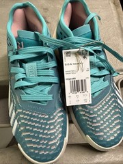 Adidas D.O.N Mitchell Issue 4 J HQ3448 Big Kid’s sz 5 Pantone Taupe Metallic