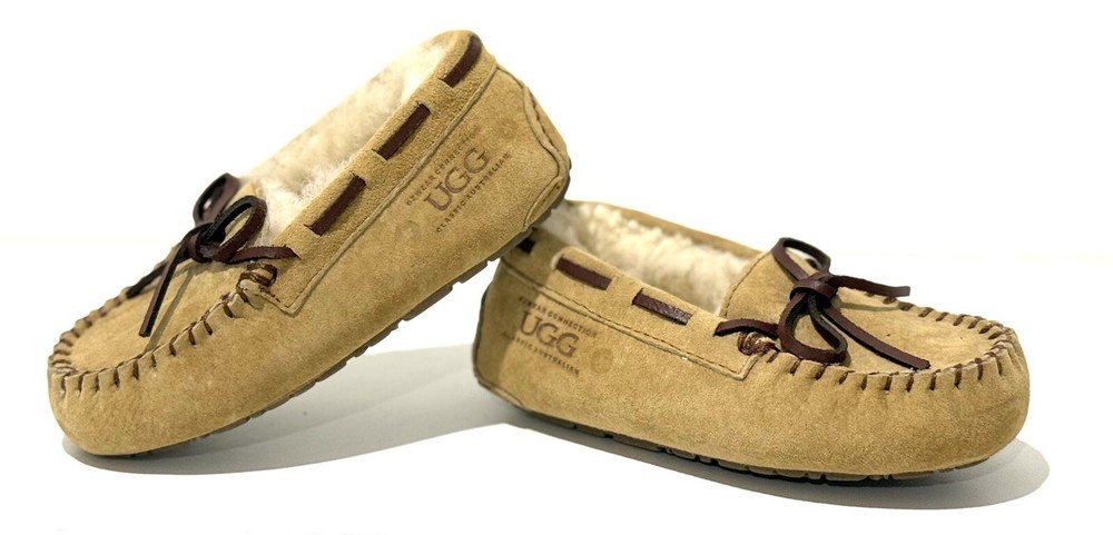 UGG Slippers Kids Dakota Slipper Size 9/10