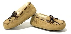 UGG Slippers Kids Dakota Slipper Size 9/10