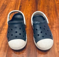 Crocs Kids Navy & White Classic Breathable Clogs w/ Adjustable Heel Straps Sz 13