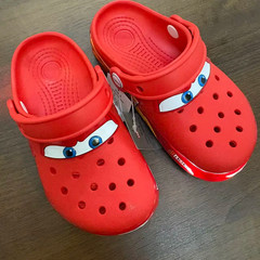 Kids Flashing Light Lightning McQueen Slippers – Non-Slip Pool & Beach Sandals