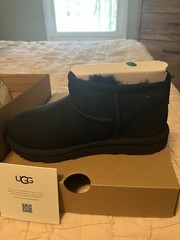 UGG Classic Mini II Suede Bootie Black Kids Size 1 Shearling Lined Comfort