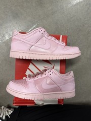 Nike Dunk Low SE Prism Pink Triple Pink Metallic BCA pearl – Size 5.5 Y / 7 Wmn