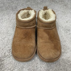 UGG Classic Mini II Youth Chestnut Sheepskin Boots Kids Size 1 Brown 1130750K