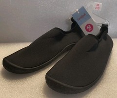 Cat & Jack kids‘ slip-on water sox, Beachwood Water Shoe, Black Size M 2/3