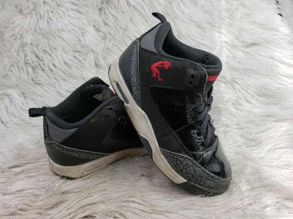 SHAQ Black Gray Red Sneakers Youth Size US 2 / EUR 33.5