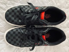 VANS Seldan Checkerboard tie sneakers- Black/Red-YOUTH Sz 5-EXCELLENT CONDITION