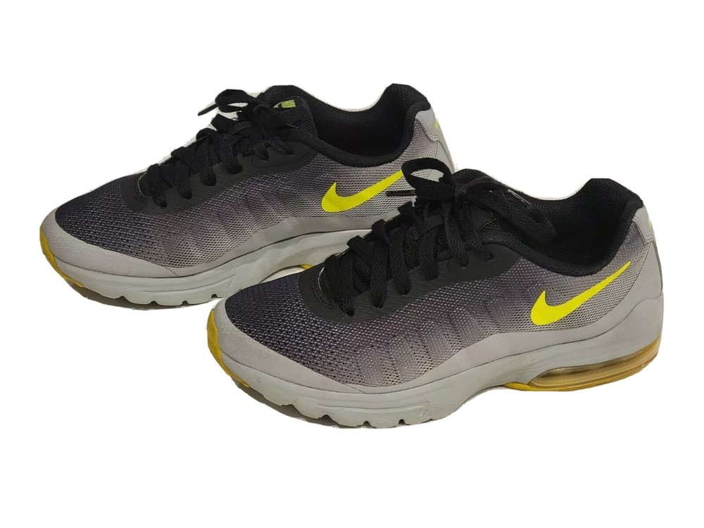Junior’s Nike AIR Max INVIGOR